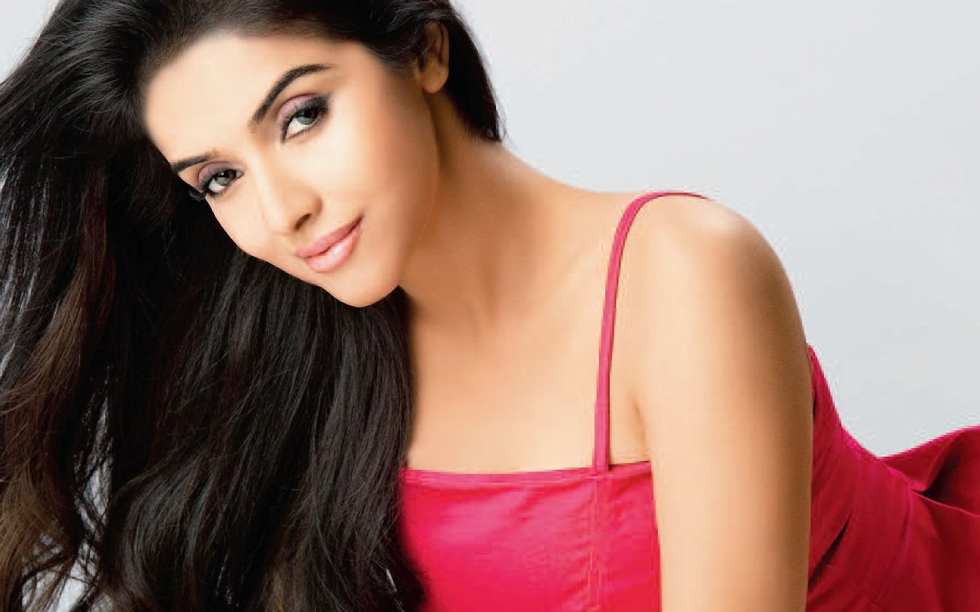 Top 12 Hottest South Indian Actresses